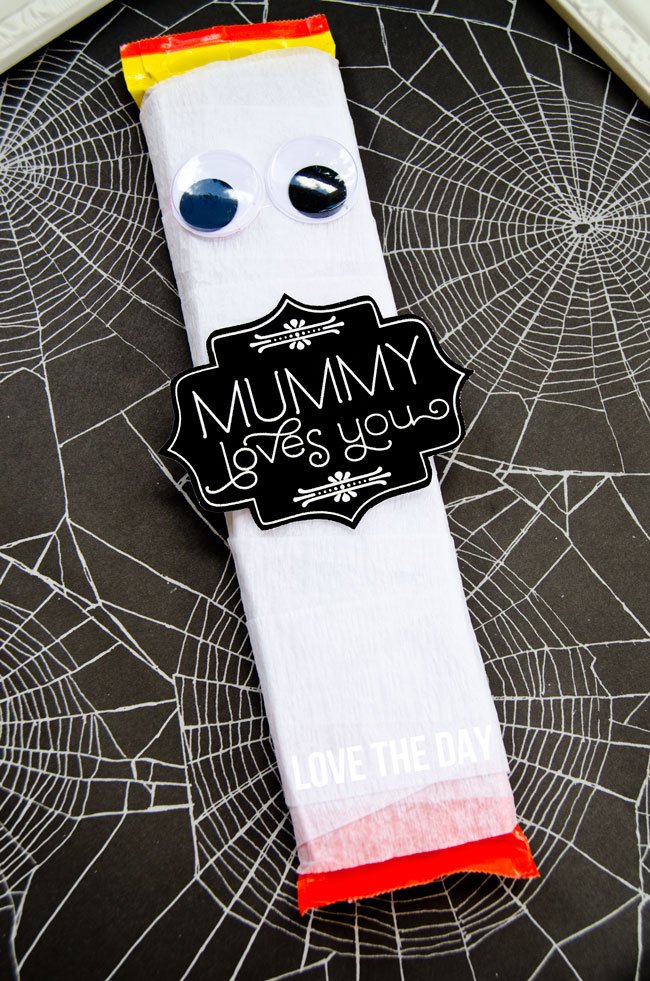 Halloween Crafts:: 'Mummy Loves' You Free Printable by Love The Day