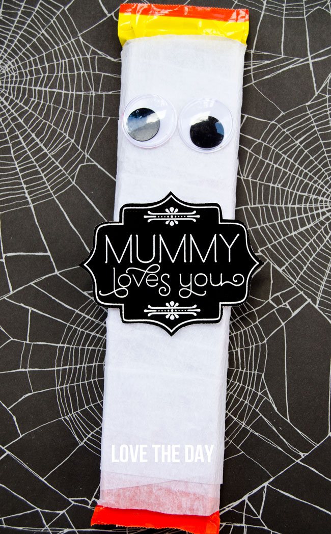 Halloween crafts:: ‘mummy loves’ you free printable by love the day