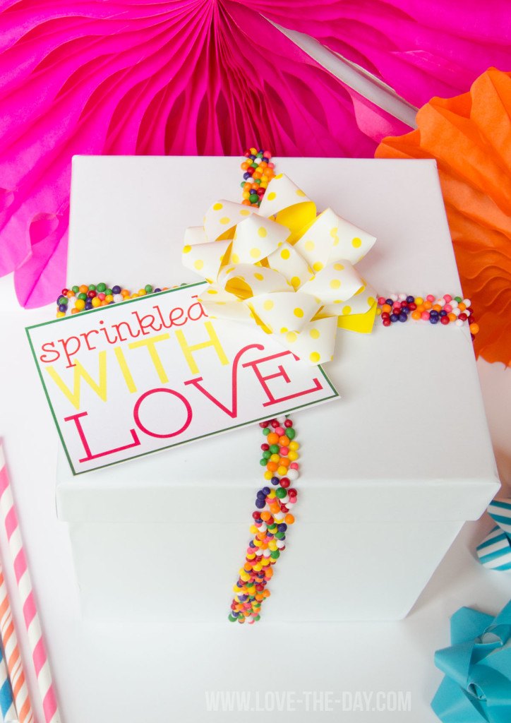 Decorate Presents with Sprinkles|Tutorial & Free Printable by Love They Day 
