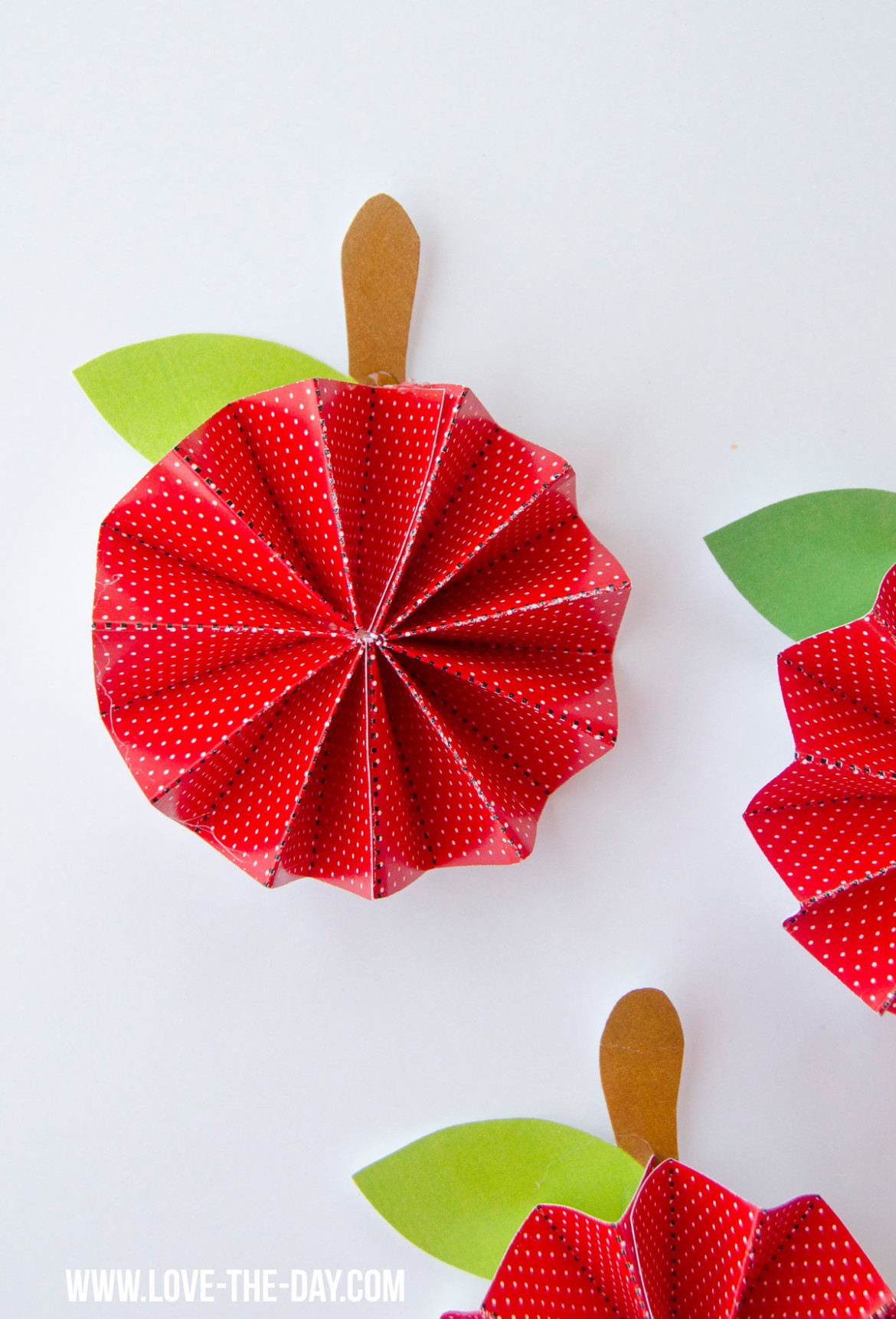 DIY Free Printable Apple Pinwheel Tutorial