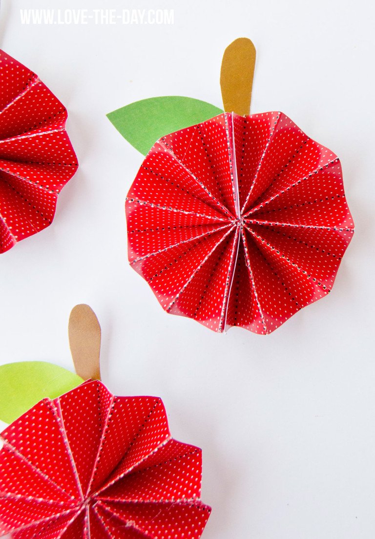 DIY Free Printable Apple Pinwheel Tutorial