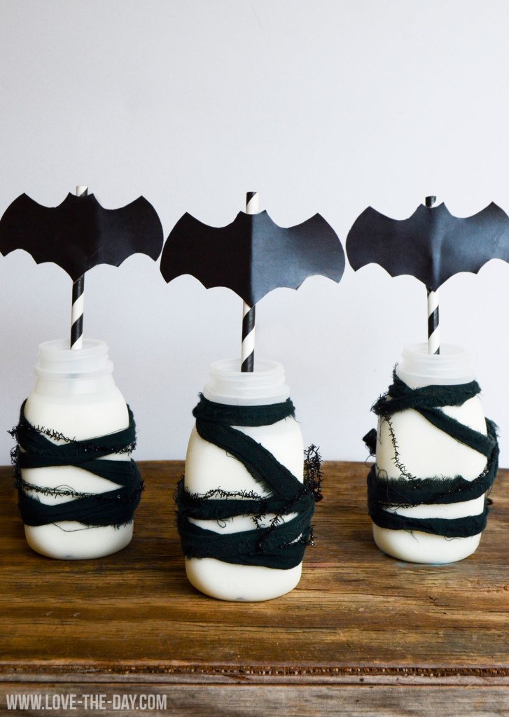 Free Bat PRINTABLE Decal & Halloween Straws by Love The Day