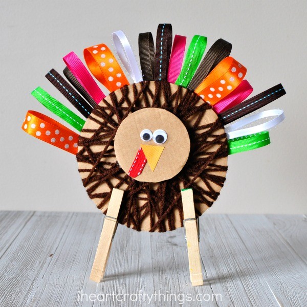 12 Easy Turkey Crafts for Thanksgiving! 