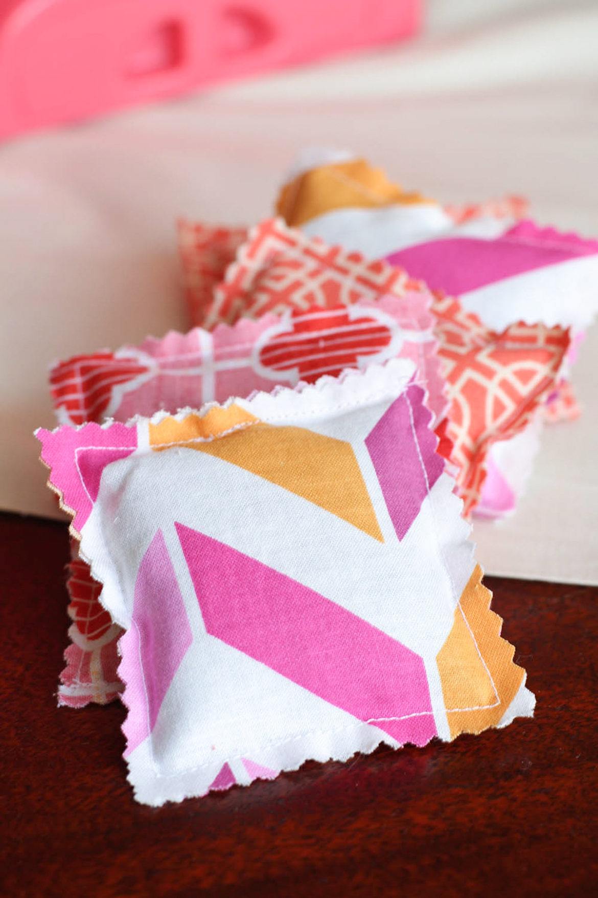 12 Simple Scrap Fabric Projects on Love the Day