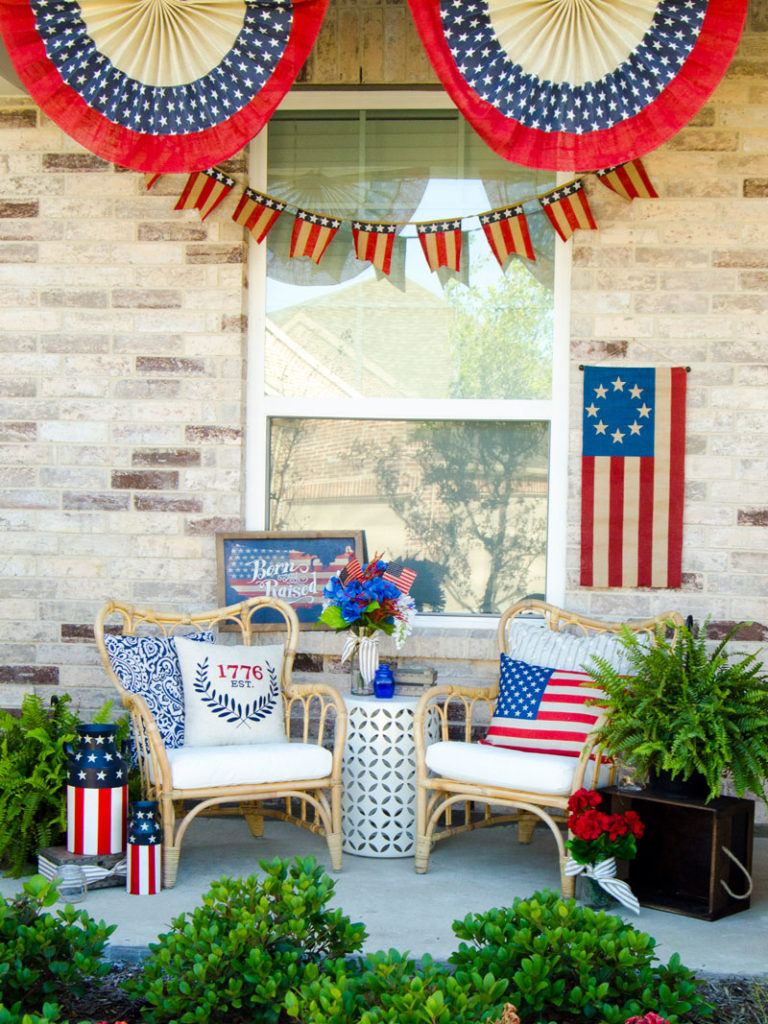 How To Decorate A Front Porch for 4th of July by Lindi Haws of Love The Day