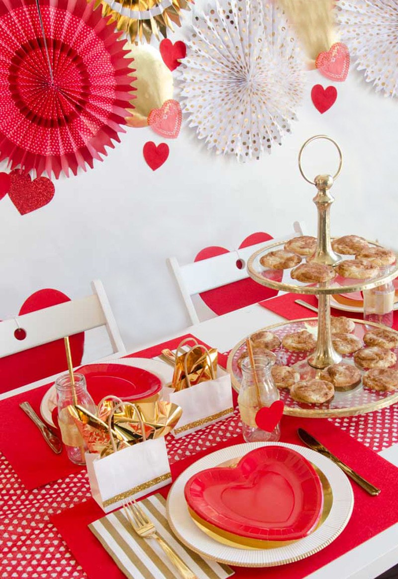 Red and Gold Valentine's Day Ideas by Lindi Haws of Love The Day #valentinesday #valentinesdayparty