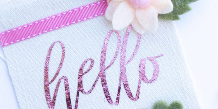 10 Easy Felt Crafts Anyone Can Do on Love The Day