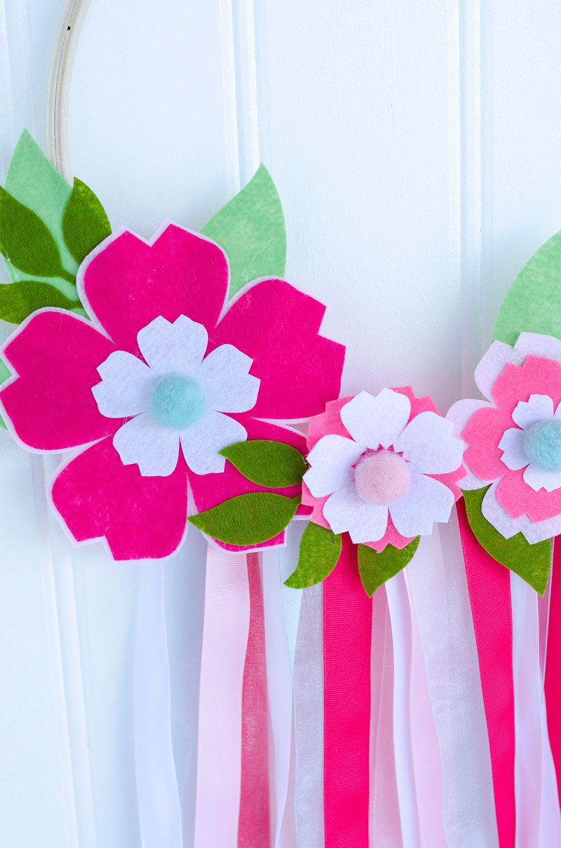 10 Easy Felt Crafts Anyone Can Do on Love The Day