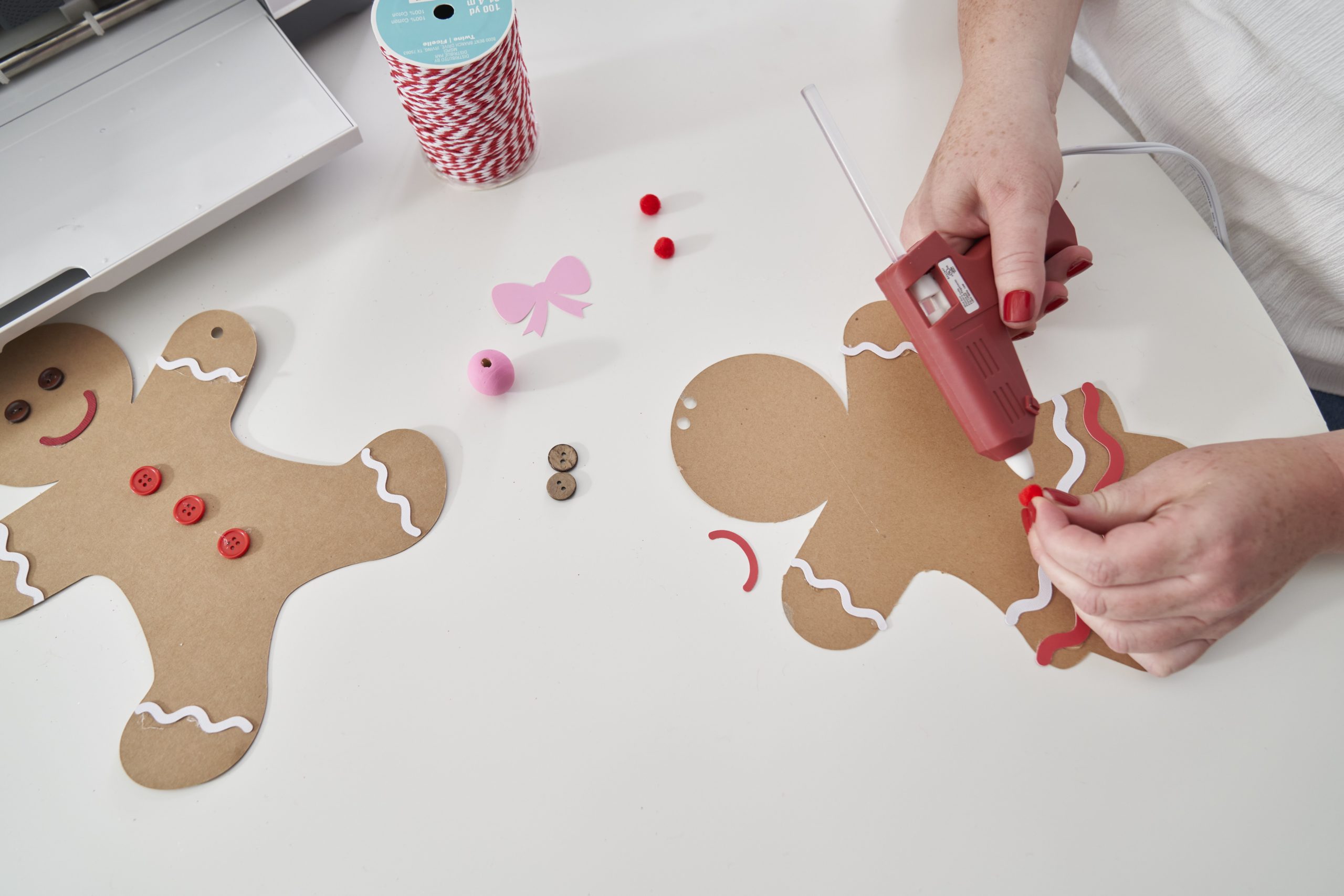 How to make a paper gingerbread garland diy